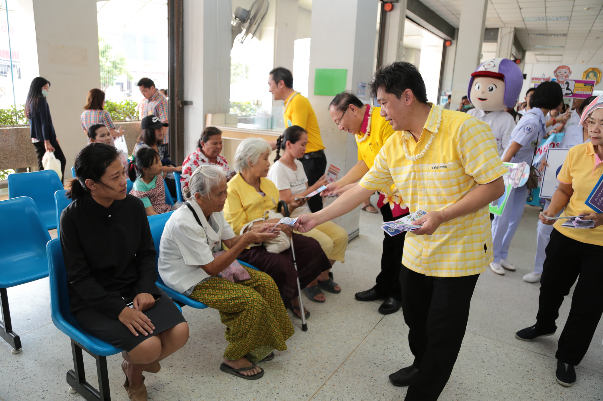 โรงพยาบาลมหาสารคาม รณรงค์เคารพกฏจราจร ลดอุบัติเหตุในช่วงเทศกาลสงกรานต์ 