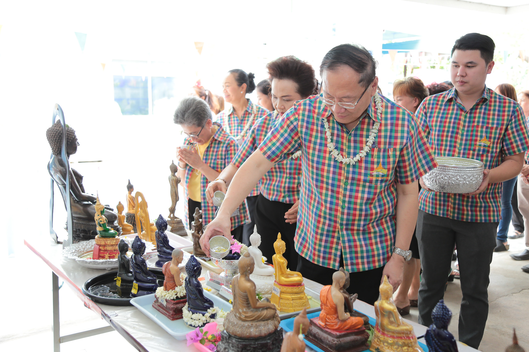 โรงพยาบาลมหาสารคาม จัดงานสงกรานต์บ้านเฮา สืบสานประเพณีวัฒนธรรม