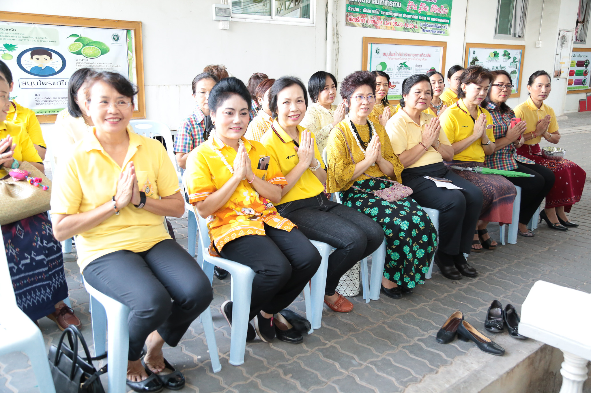 โรงพยาบาลมหาสารคามจัดพิธีสรงน้ำ และเปลี่ยนผ้าสไบพระประธานเพื่อความสิริมงคล ต้อนรับสงกรานต์ปีใหม่ไทย ประจำปี 2562