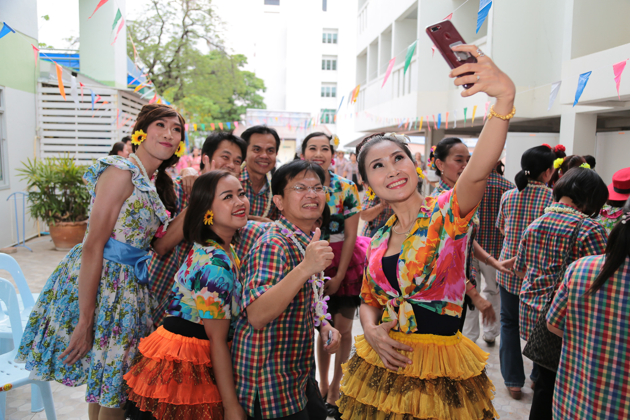 โรงพยาบาลมหาสารคาม จัดงานสงกรานต์บ้านเฮา สืบสานประเพณีวัฒนธรรม