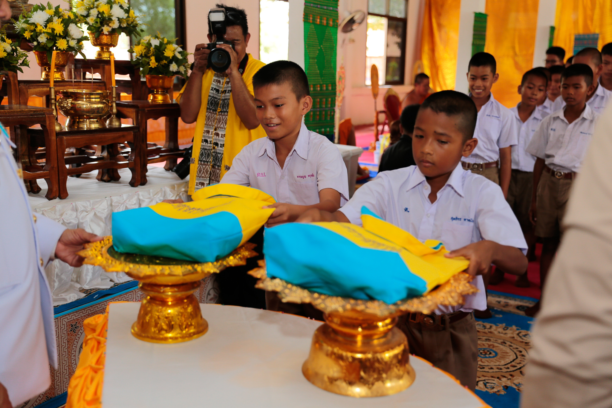 ออกหน่วยแพทย์พระราชทาน พระบาทสมเด็จพระปรเมนทรรามาธิบดีศรีสินทรมหาวชิราลงกรณ พระวชิรเกล้าเจ้าอยู่หัว